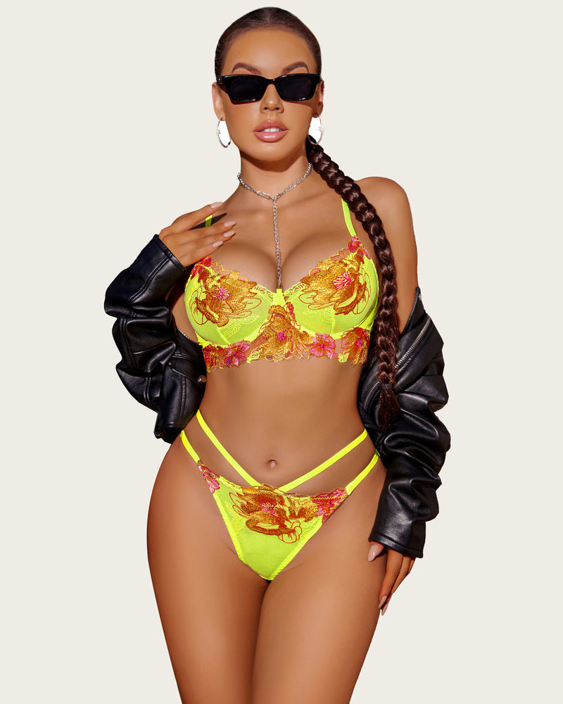 Dessous-Set mit Blumenstickerei und Bügeln