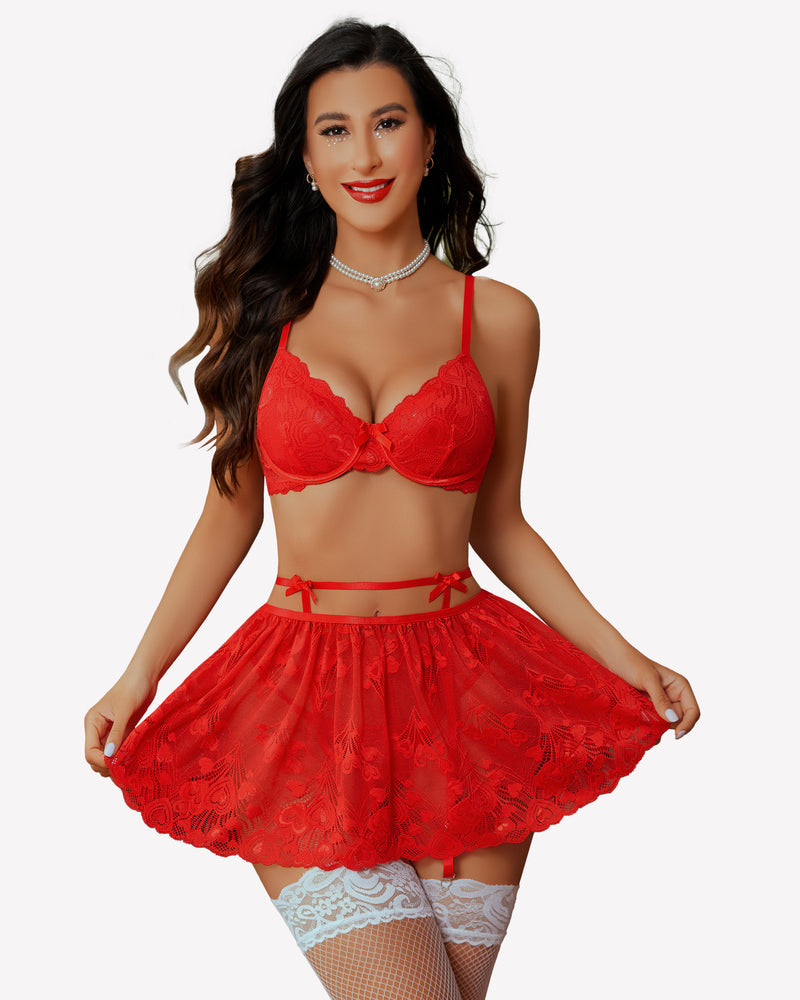 Babydoll-Outfits mit Spitze und Strümpfen