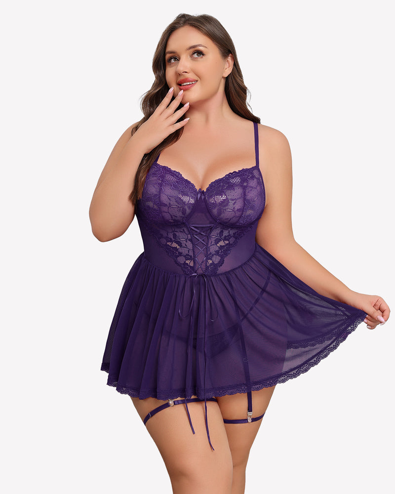 Plus Size Babydoll aus Spitze mit Strapsgürtel