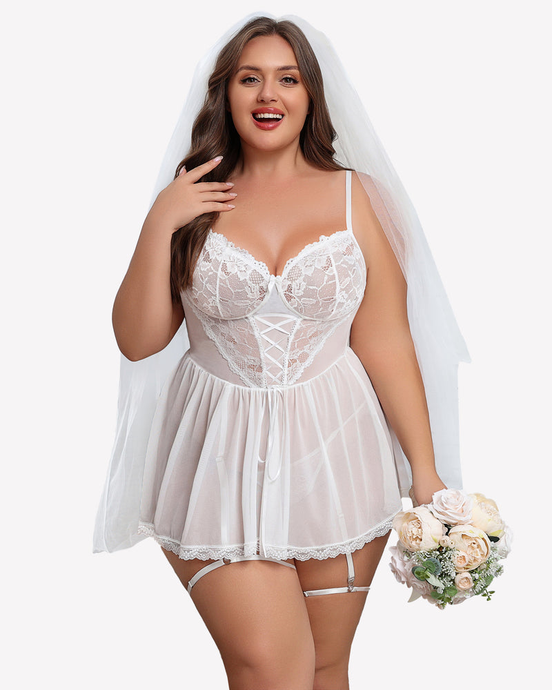 Plus Size Babydoll aus Spitze mit Strapsgürtel