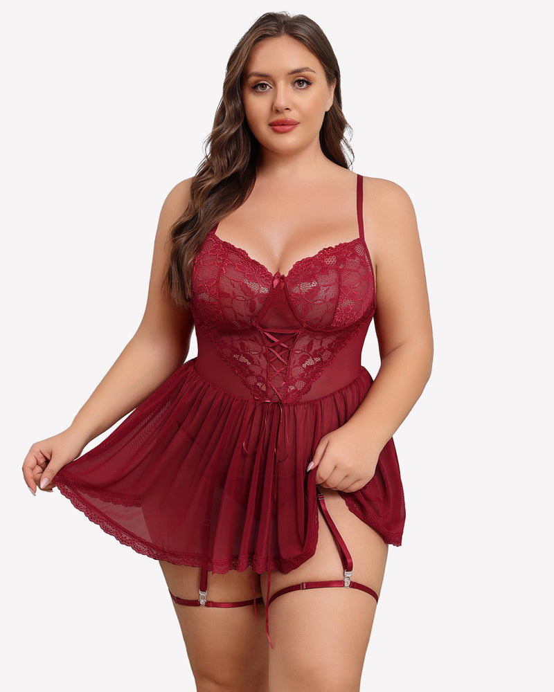 Plus Size Babydoll aus Spitze mit Strapsgürtel