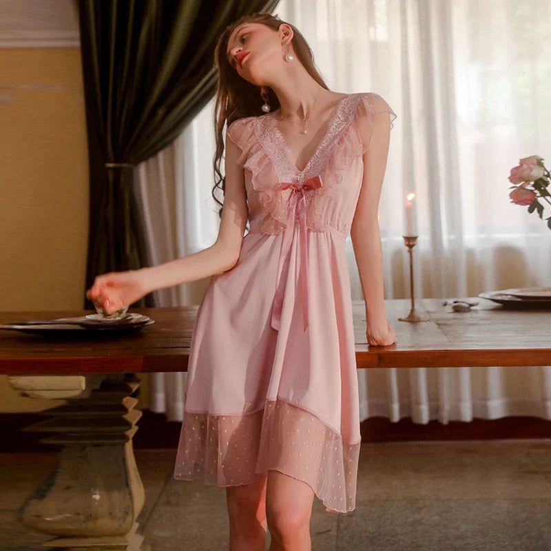 Verführerisches Spitzenkleid mit V-Ausschnitt | KissHuts®