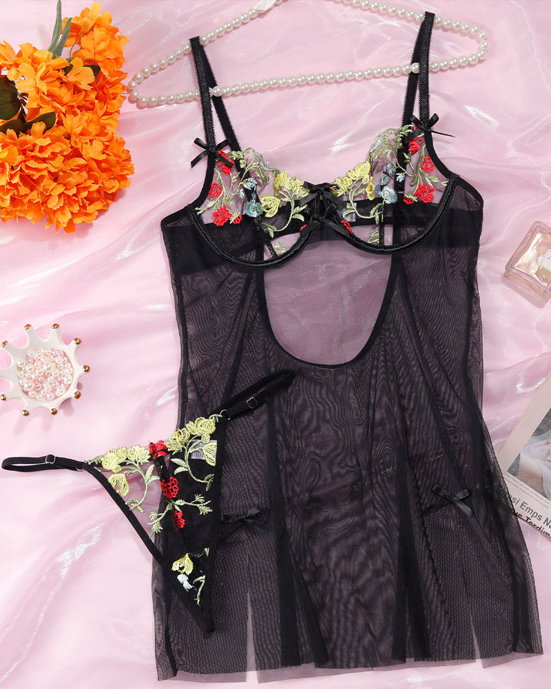Transparentes Nachthemd mit Blumenmuster