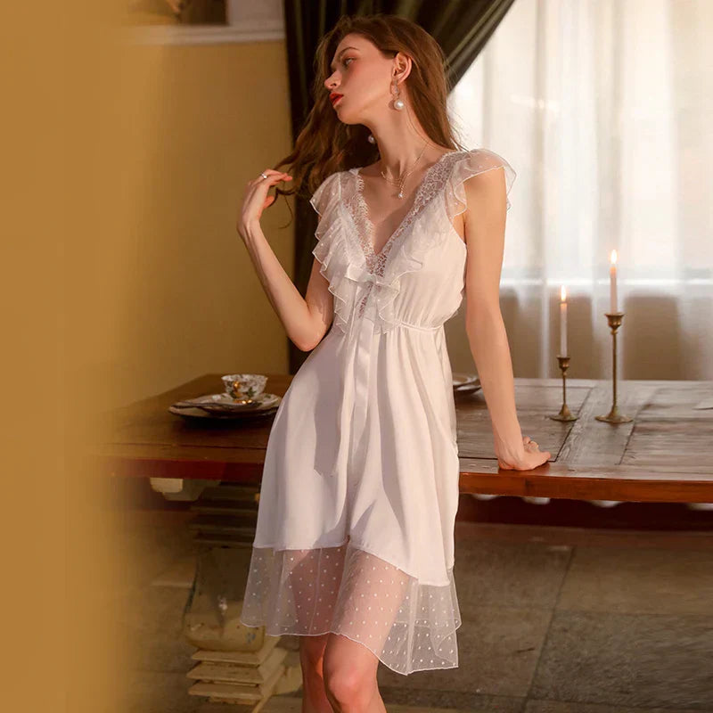 Verführerisches Spitzenkleid mit V-Ausschnitt | KissHuts®