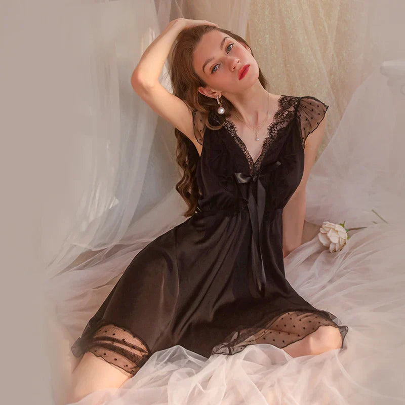 Verführerisches Spitzenkleid mit V-Ausschnitt | KissHuts®