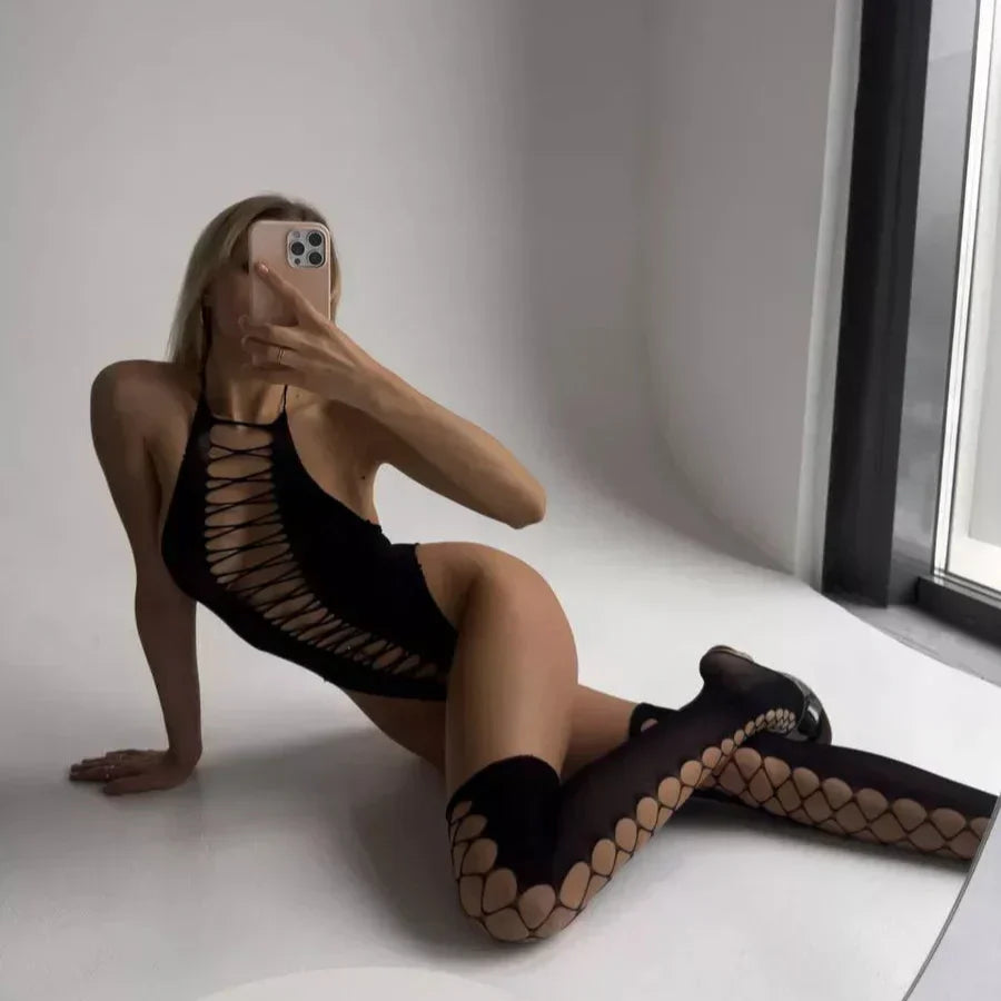 Fischnetz-Bodysuit mit Strümpfen