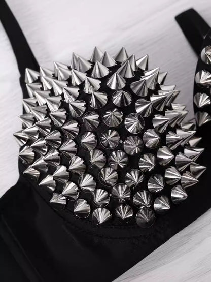 Damen-BH im Punk-Stil mit Nieten