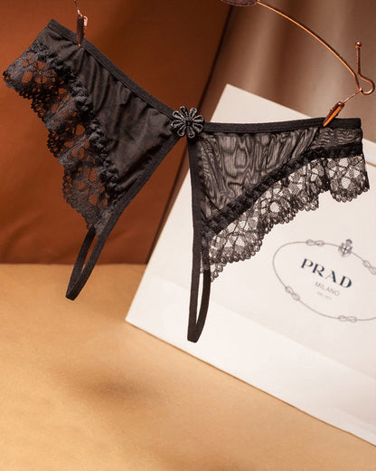 Tanga mit niedriger Taille und Spitze im Schritt